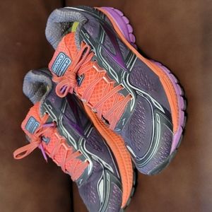Womens Brooks Ghosts Size 7.5